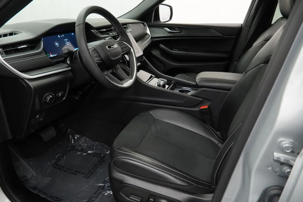 Used 2024 Silver Jeep Altitude X image 17