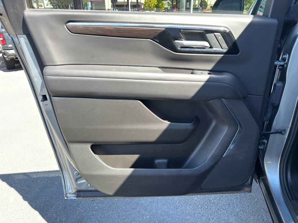 Used 2025 Gray Chevrolet Z71 image 14