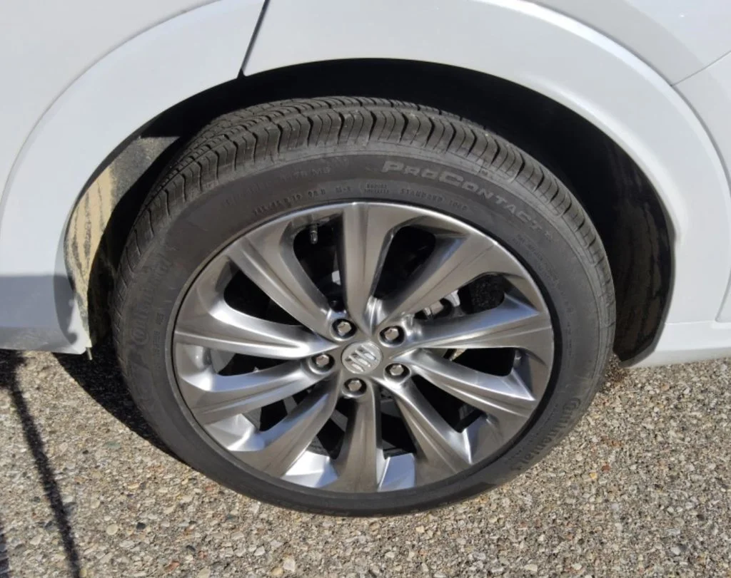 Certified Used 2026 White Buick Avenir image 15