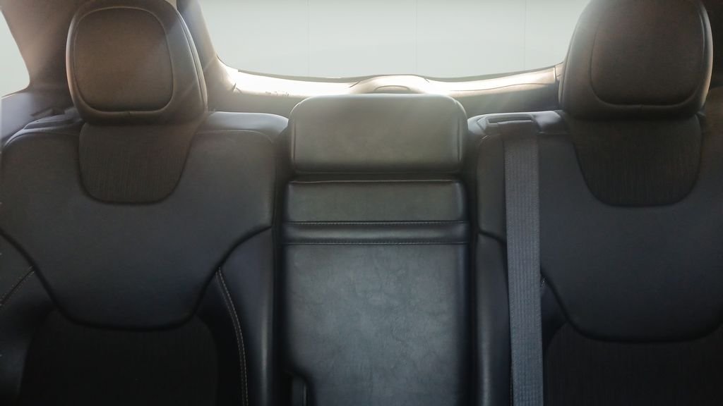Used 2018 Silver Jeep Latitude Plus image 11