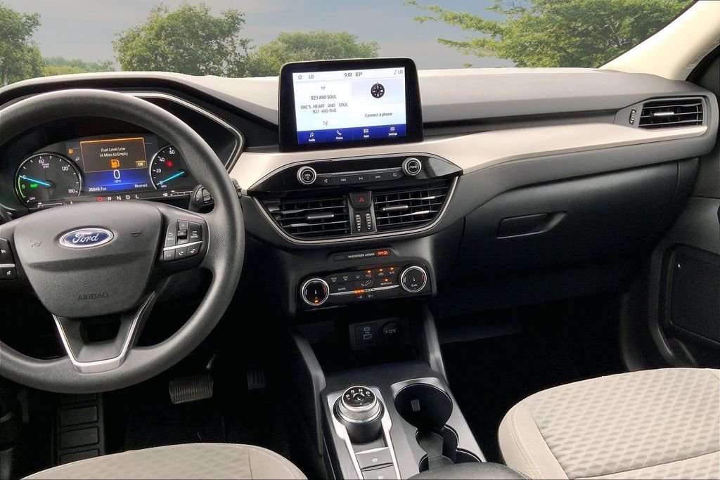 Used 2022 White Ford SE image 9