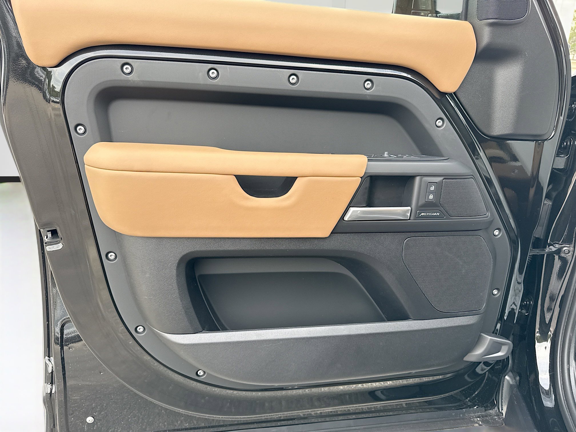 New 2026 Santorini Black Land Rover S image 23