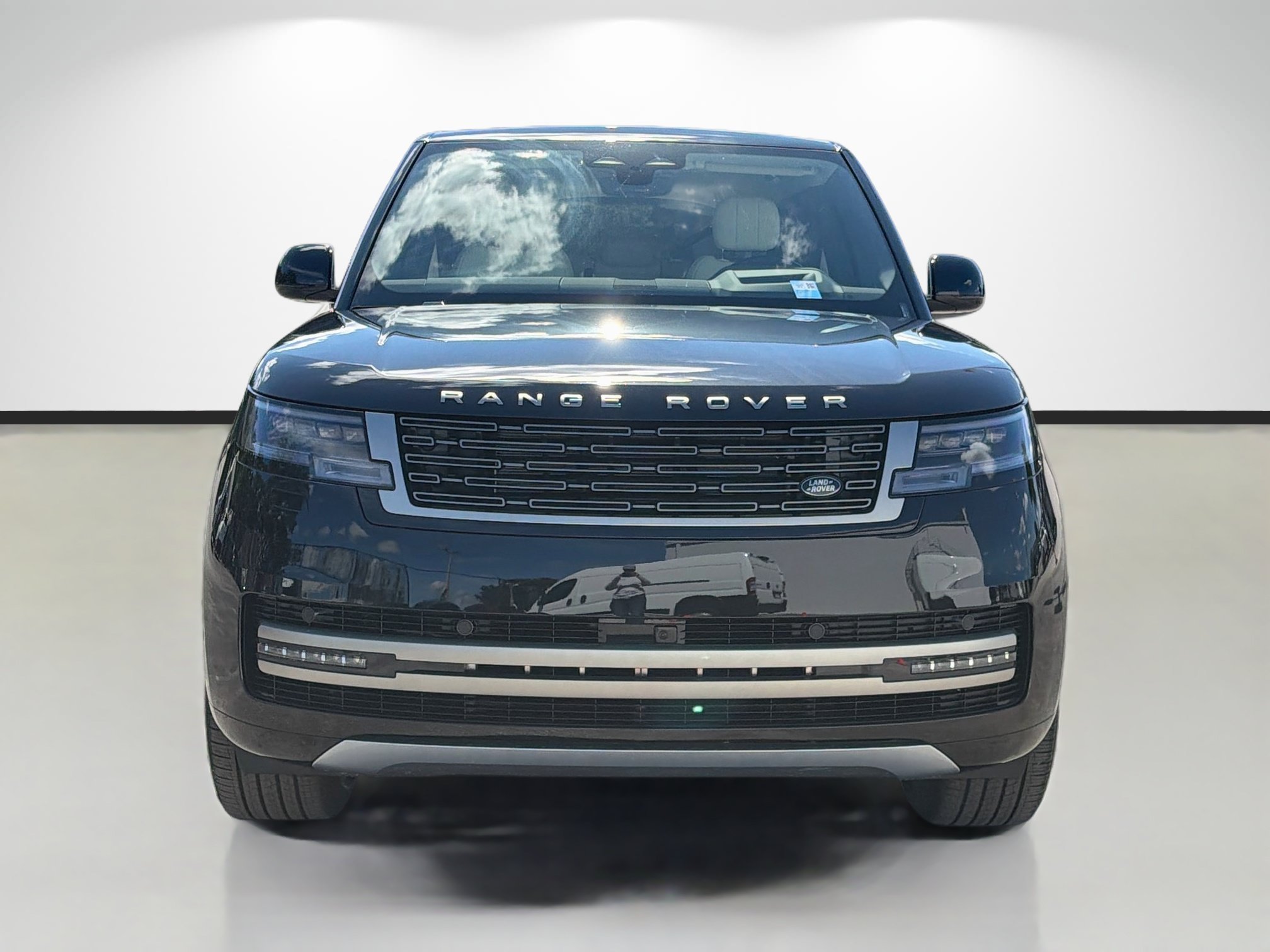 New 2027 Santorini Black LAND ROVER SE image 8