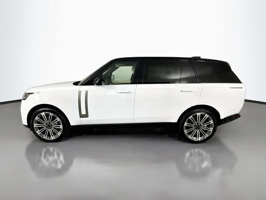 New 2026 Fuji White Land Rover SE image 2