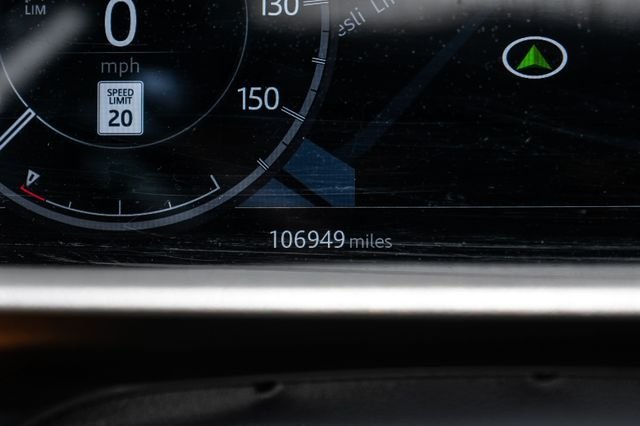 Used 2019 White Land Rover HSE Luxury image 23