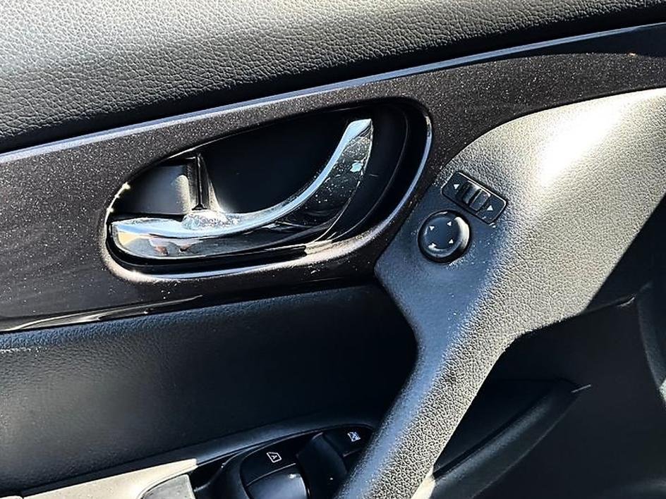Used 2019 Black Nissan S image 12