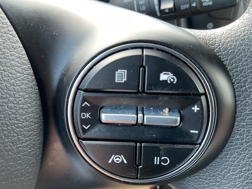 Used 2025 Whi Kia LX image 30