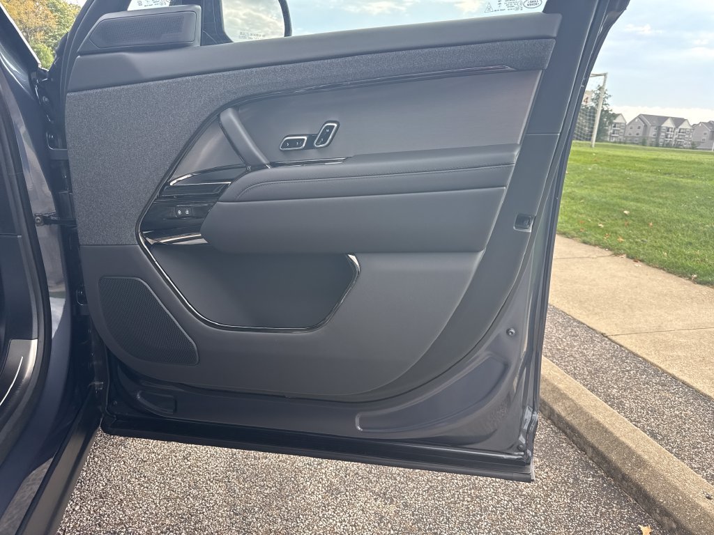 New 2027 Varesine Blue Land Rover Dynamic SE image 15