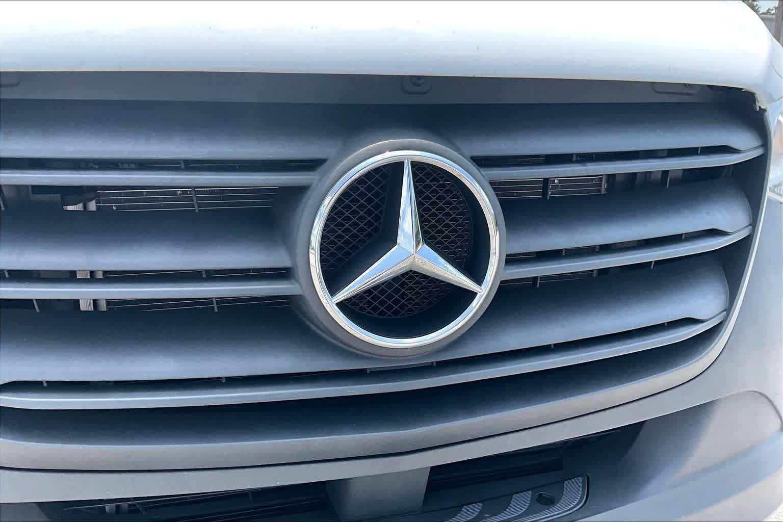 Used 2024 Arctic White Mercedes-Benz  image 33