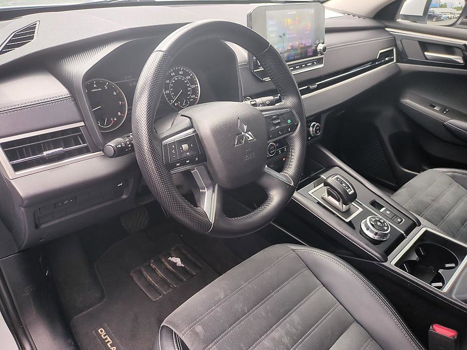 Used 2024 White Mitsubishi SE 2.5 S-AWC image 14