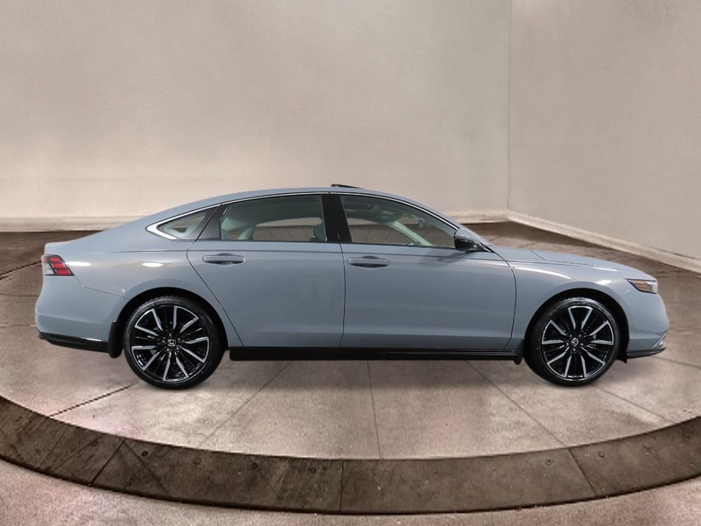New 2026 Urban Gray Pearl Honda Touring image 6