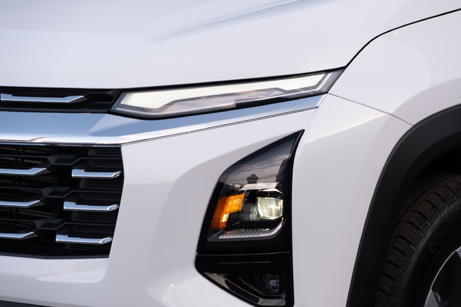 New 2027 Summit White Chevrolet AWD LT image 17