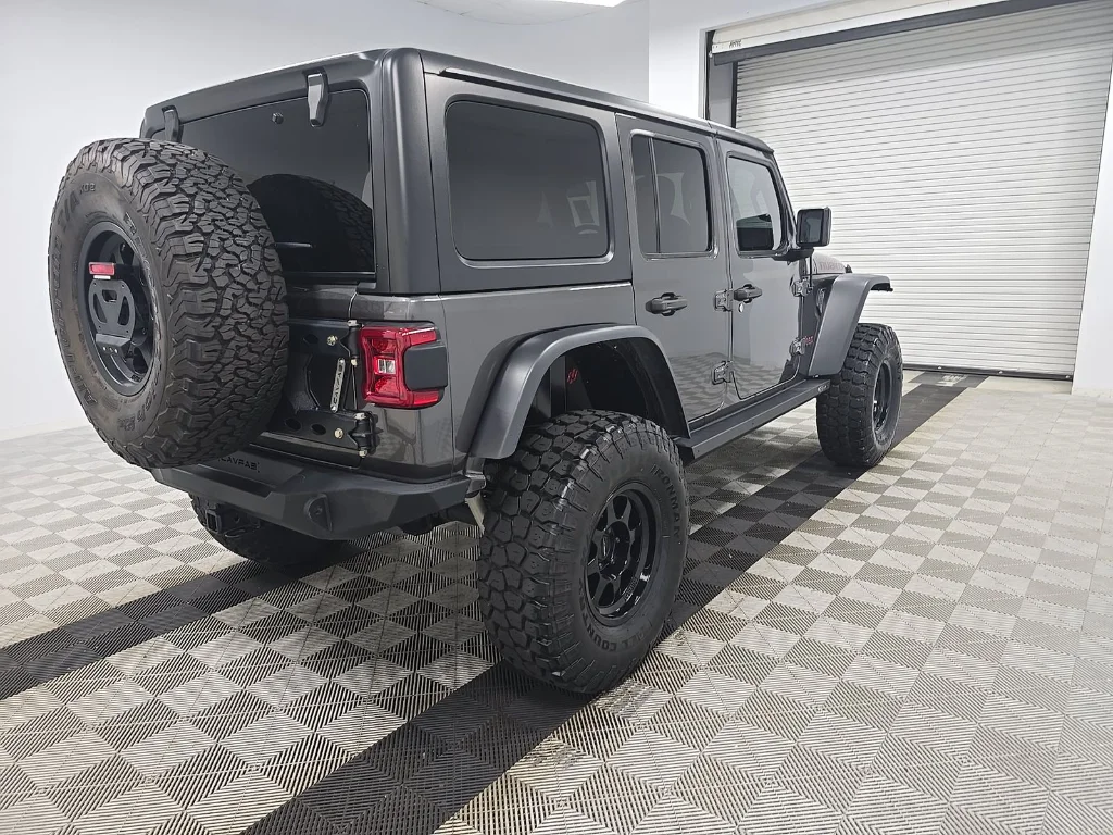 Used 2022 Granite Crystal Metallic Clearcoat Jeep Unlimited Rubicon image 9