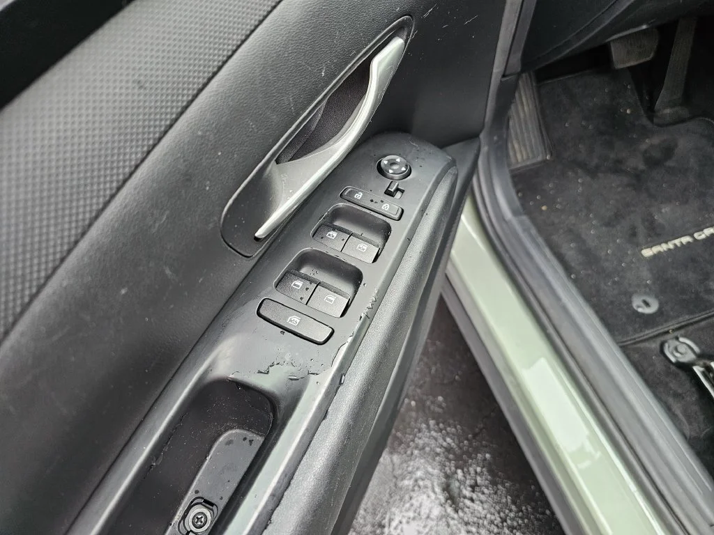 Used 2022 Green Hyundai SEL Premium image 18