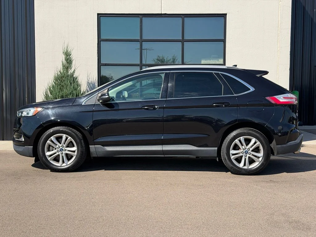 Used 2020 Black Ford SEL image 2