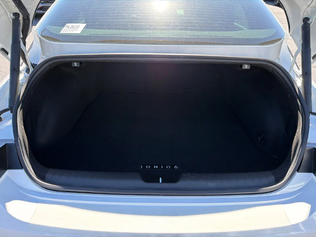 Used 2024 White Hyundai SEL image 18