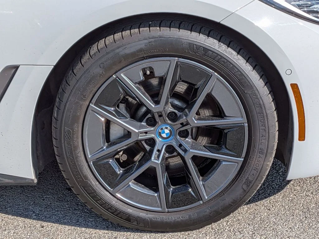 Used 2024 White BMW xDrive40 image 9