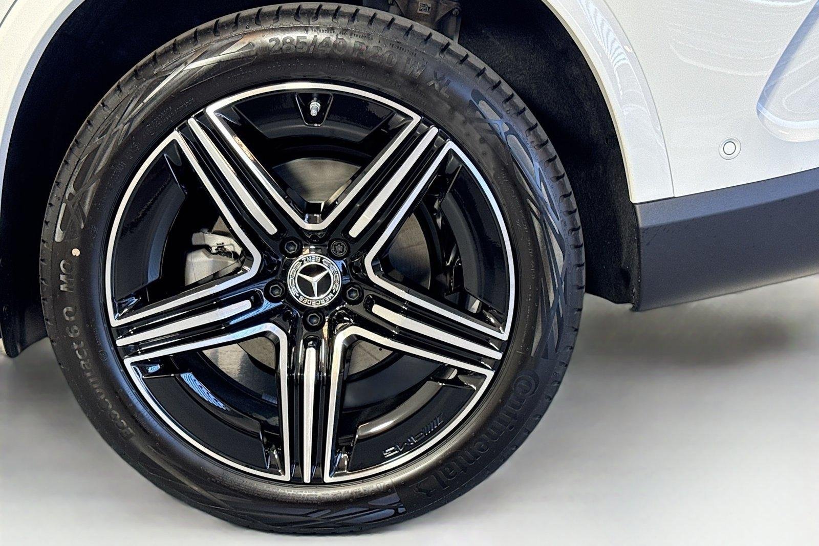 New 2026 Polar White Mercedes-Benz GLC 300 image 29