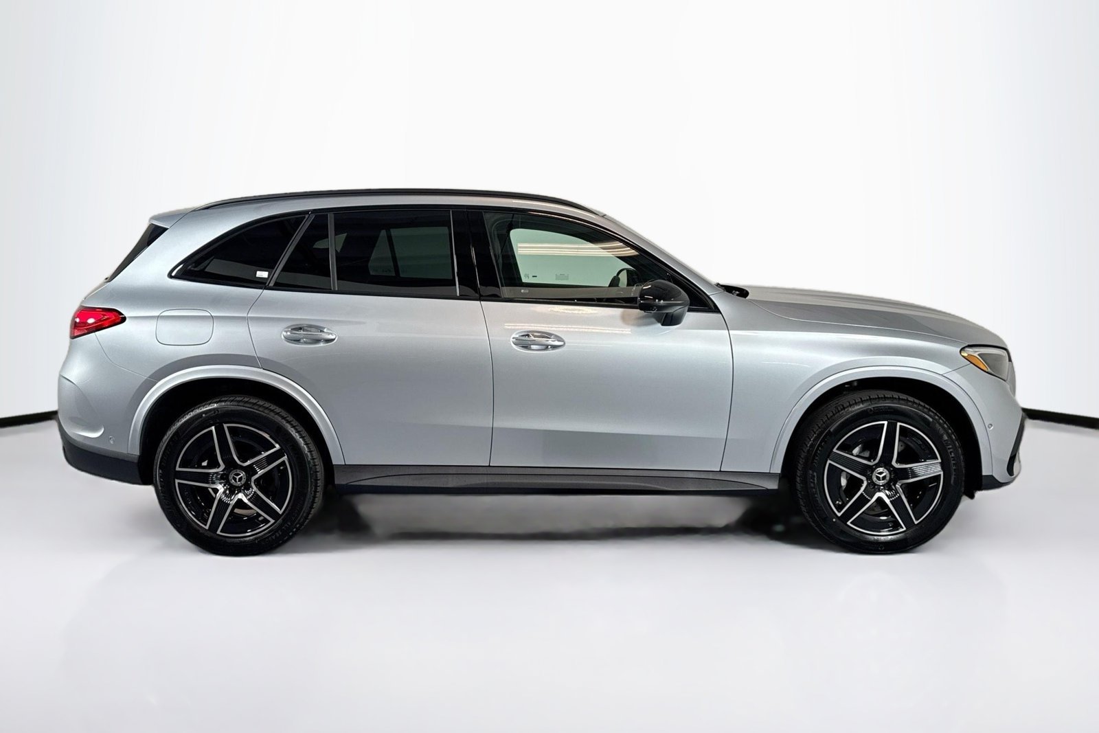 New 2026 Cirrus Silver Metallic Mercedes-Benz GLC 300 image 4