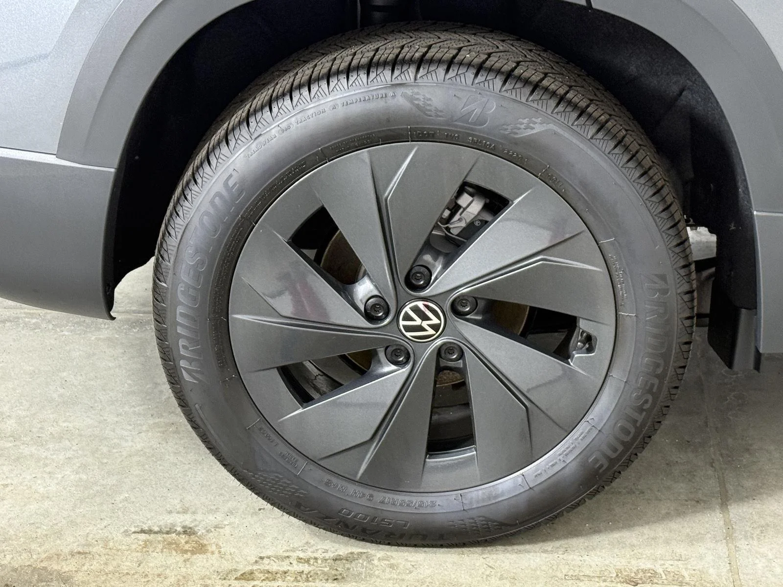 New 2027 Platinum Gray Metallic Volkswagen S image 18