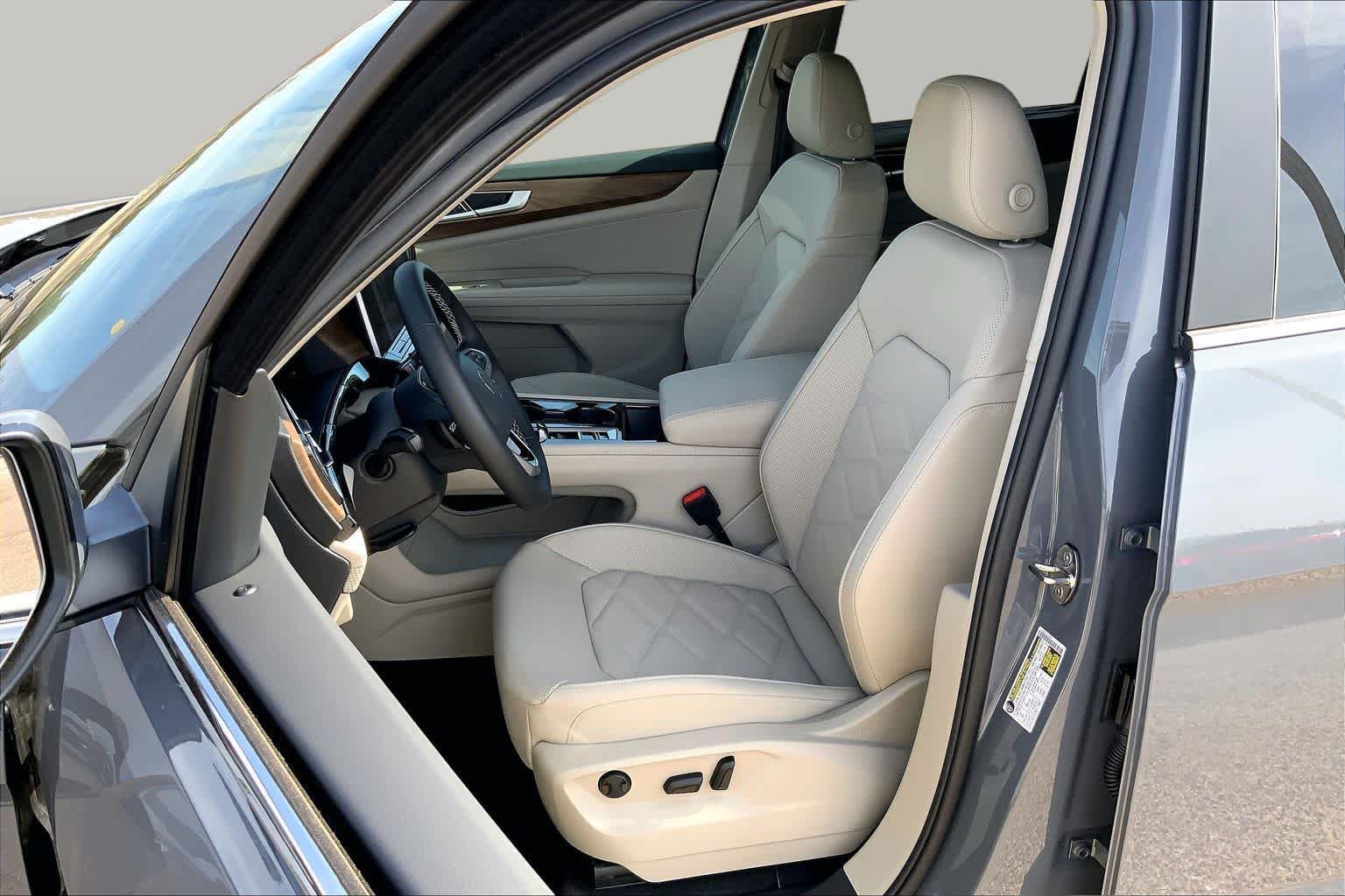 New 2026 Pure Gray Volkswagen 2.0T SE w/Technology image 9