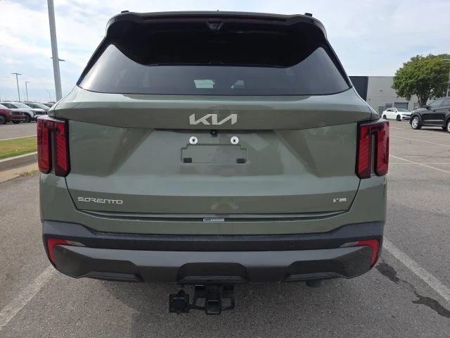 Used 2024 Green Kia X-Line SX Prestige image 4