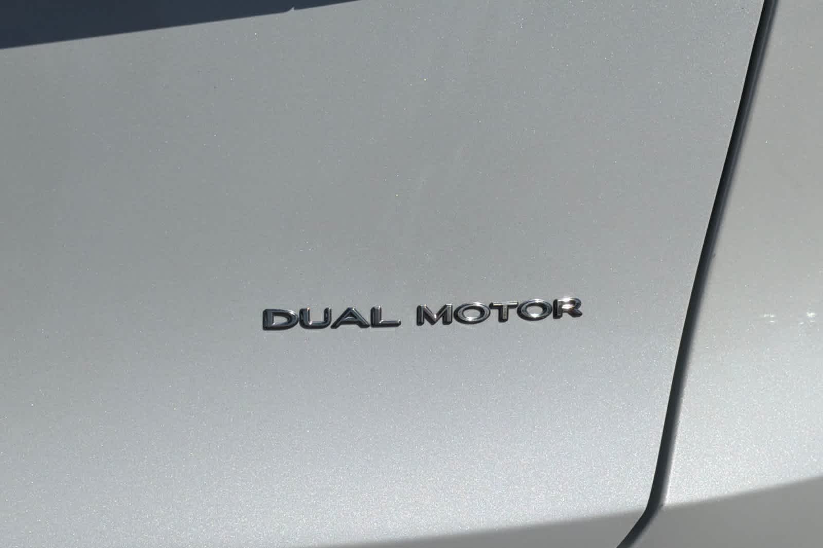Used 2023 White Tesla  image 30