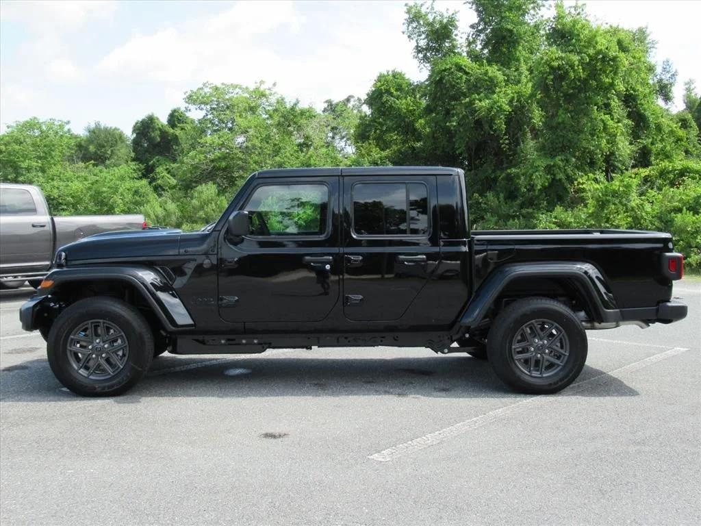 New 2026 Black Clear-Coat Exterior Paint Jeep Sport S image 4