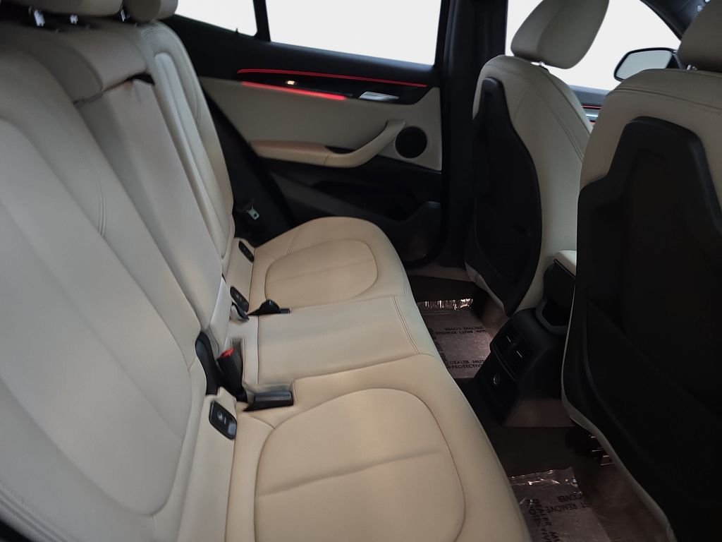 Used 2018 Mediterranean Blue Metallic BMW xDrive28i image 11