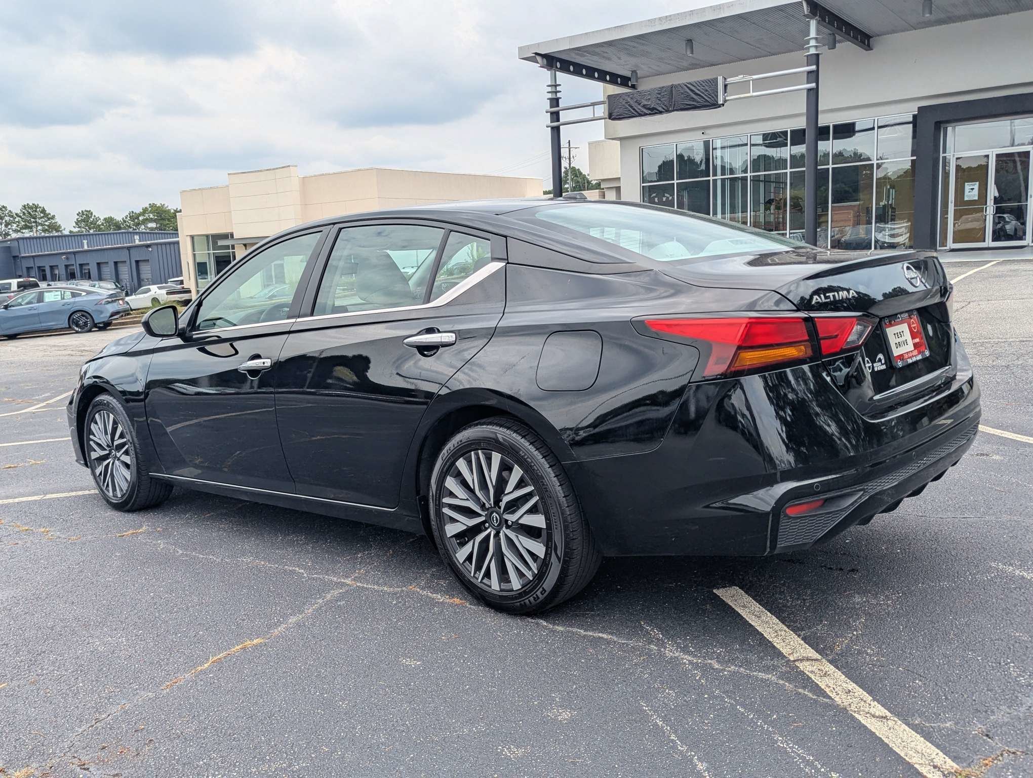 Used 2025 Black Nissan 2.5 SV image 5