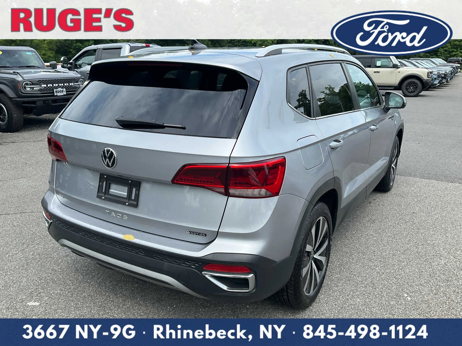Used 2022 Pyrite Silver Metallic Volkswagen SE image 3