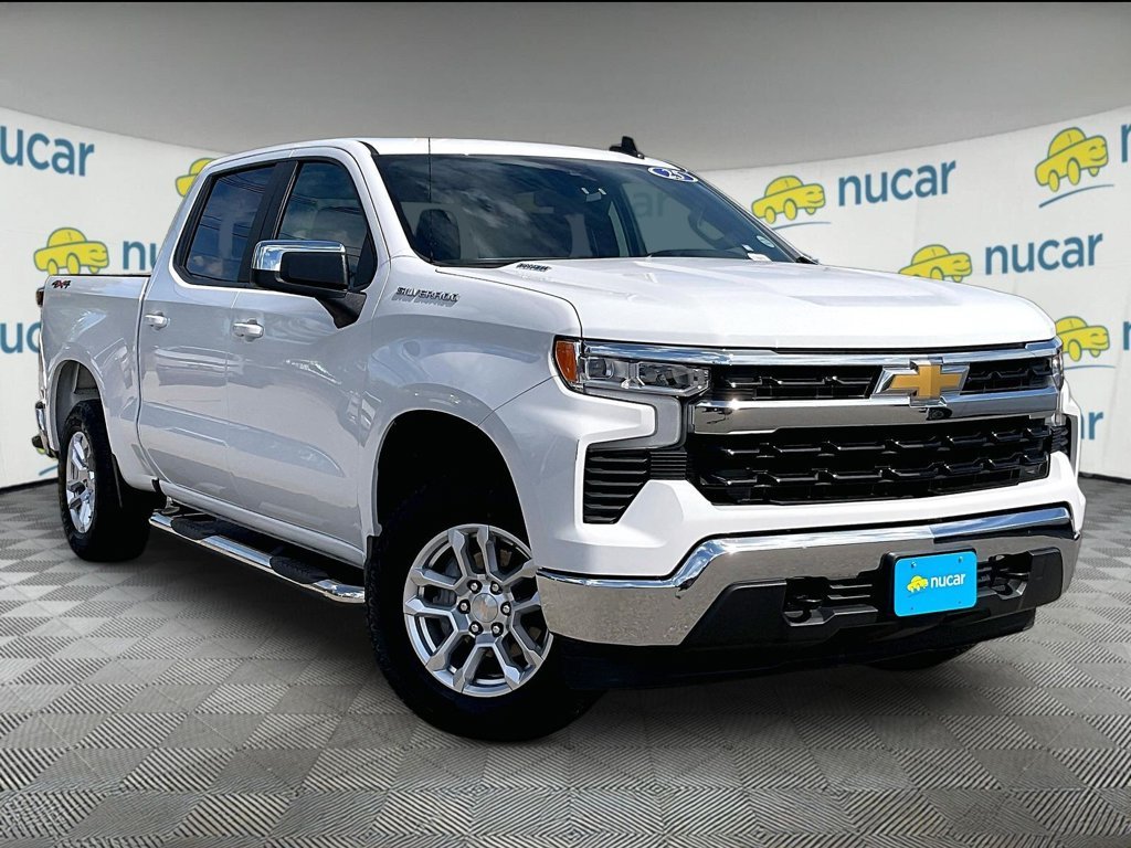 Used 2025 Summit White Chevrolet LT image 1