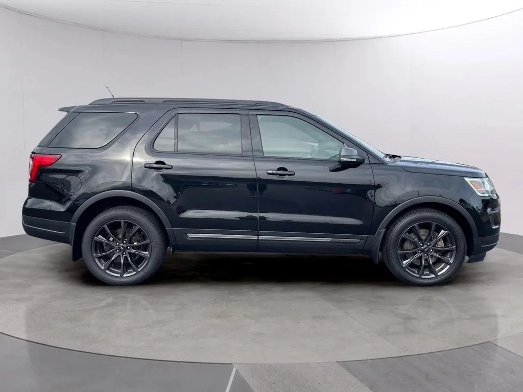 Used 2019 Agate Black Metallic Ford XLT image 6