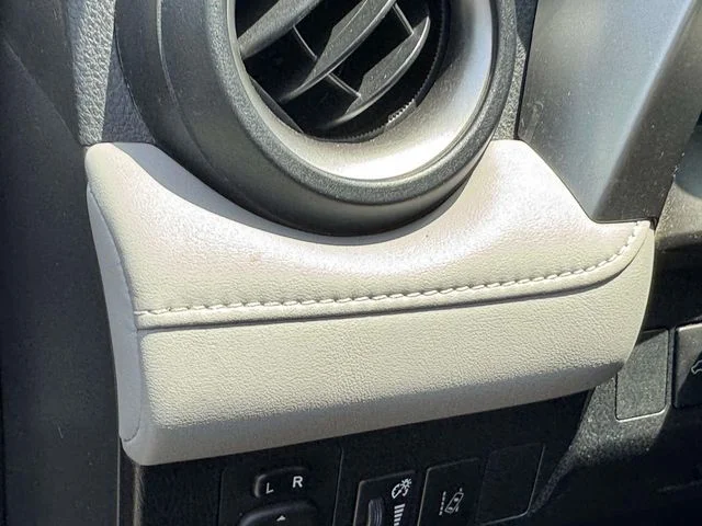 Used 2018 Silver Toyota XLE image 24