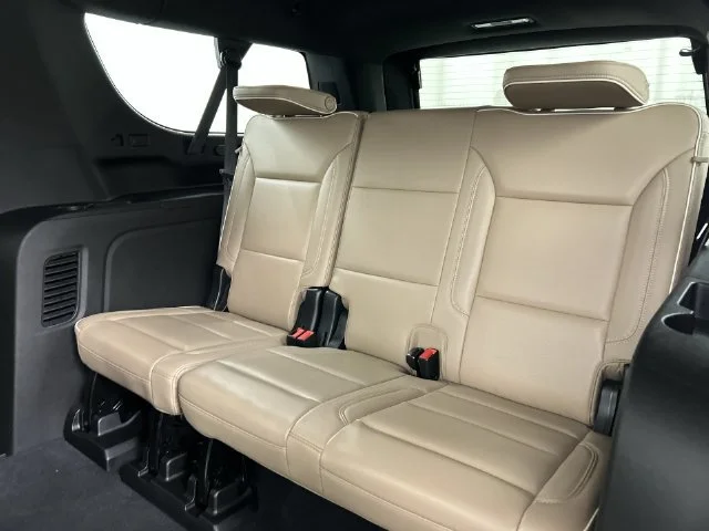 Used 2021 IRIDESCENT PEARL TRICOAT Chevrolet Premier image 29