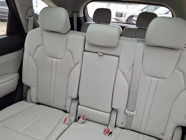 Used 2024 Black Kia S image 18