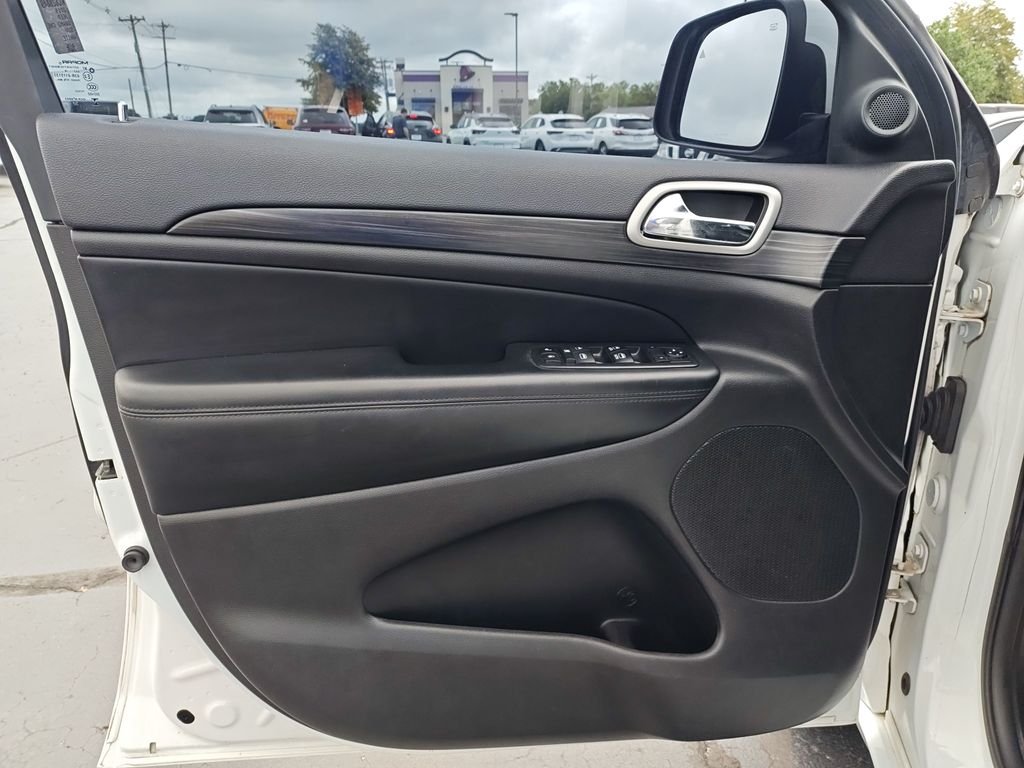 Used 2019 White Jeep Altitude image 12