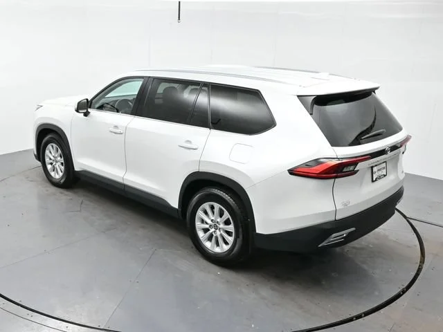 Used 2024 Wind Chill Pearl Toyota XLE image 38