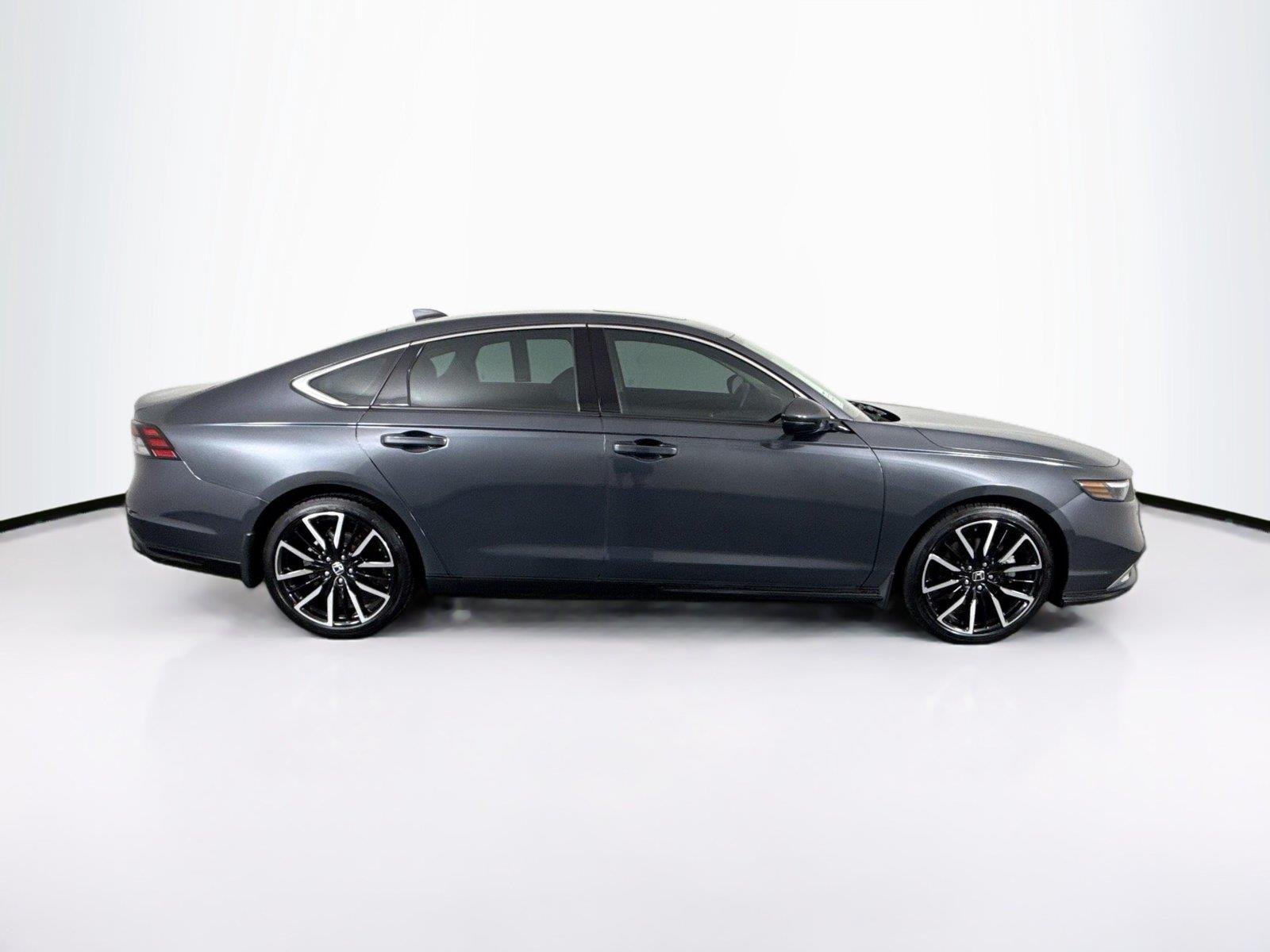 Used 2024 Meteorite Gray Metallic Honda Touring image 11