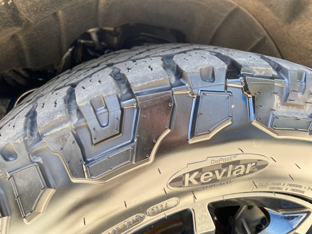 Used 2018 BLACK Chevrolet 4WD Z71 image 27