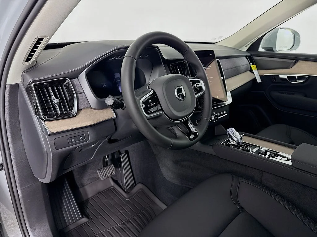New 2026 Gray Metallic Volvo T8 Plus image 4