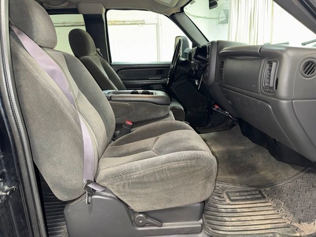 Used 2004 Dark Gray Metallic Chevrolet LS image 23