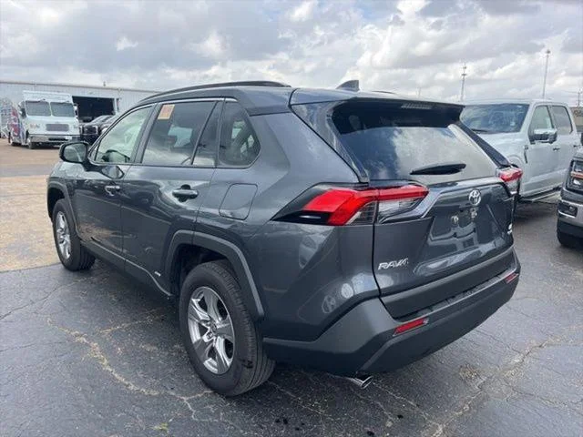 2025 Toyota RAV4 LE - Photo 6