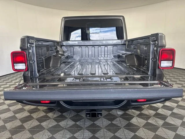 Used 2023 Crystal Metallic Jeep Rubicon image 20
