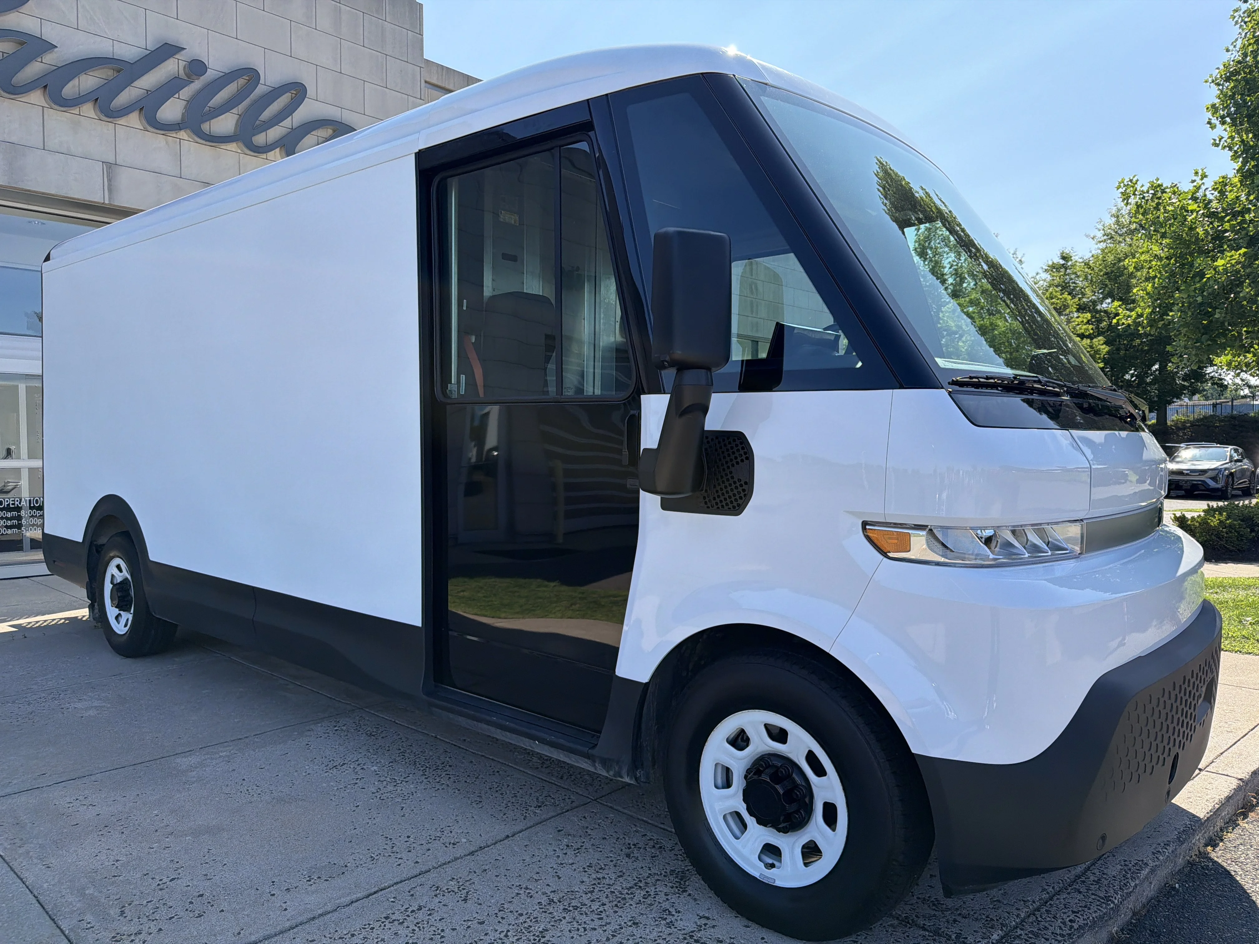 Used 2024 Oyster White BrightDrop 600 EAWD image 8
