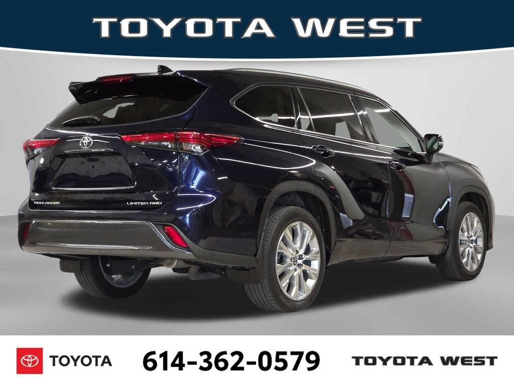 Used 2021  Toyota Limited image 7