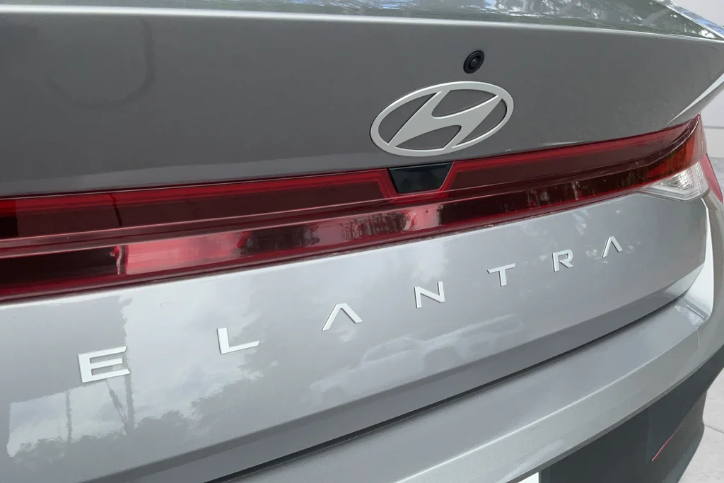 2024 Hyundai Elantra SE - Photo 28
