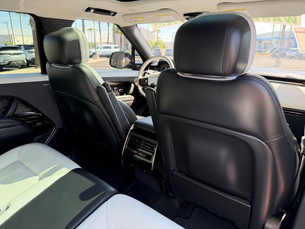 Used 2023 Green Land Rover SE Dynamic image 10