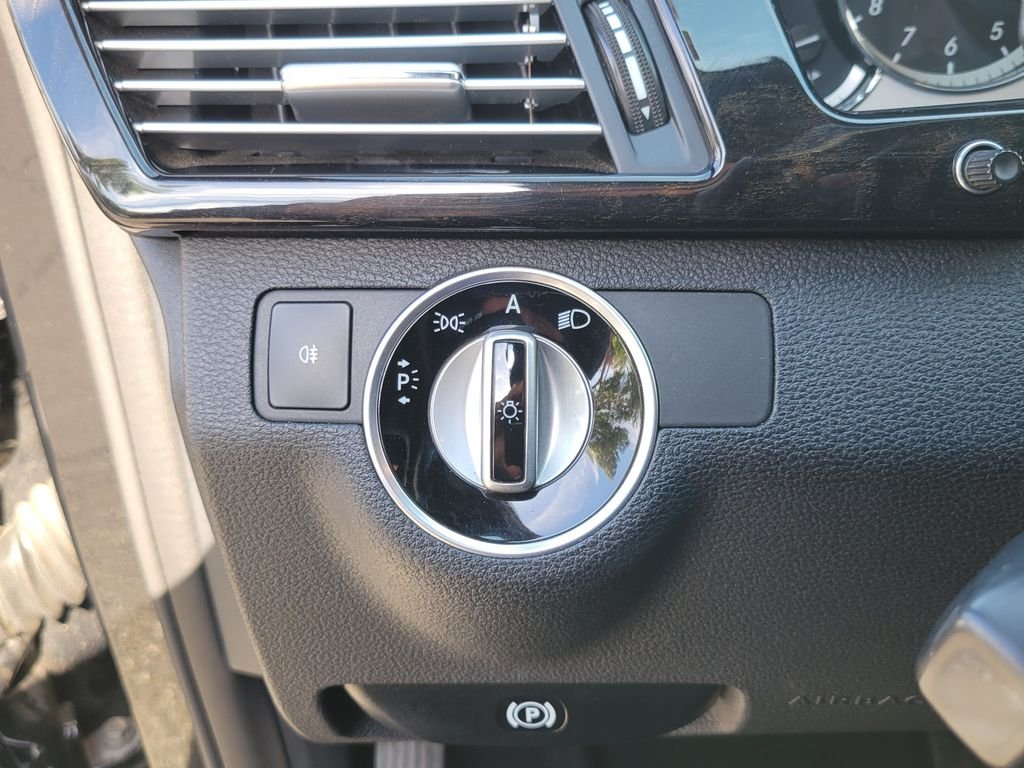 Used 2011 Black Mercedes-Benz E 350 image 18