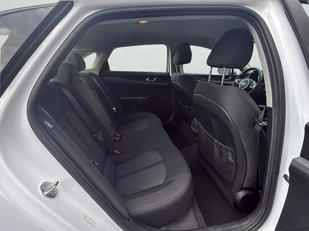 Used 2022 White Kia LXS image 25